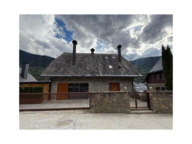 Casa en venta en Vielha e Mijaran photo 0