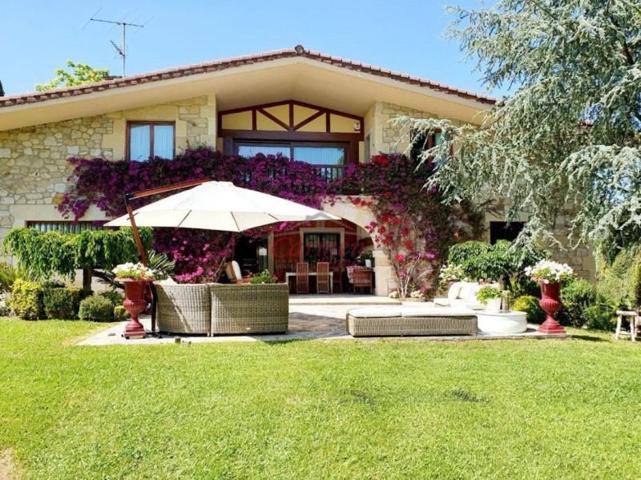 Chalet en venta en Loiu, Loiu photo 0