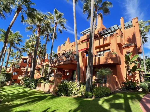 Atico Duplex en venta en Marbella, Nueva Andalucia photo 0