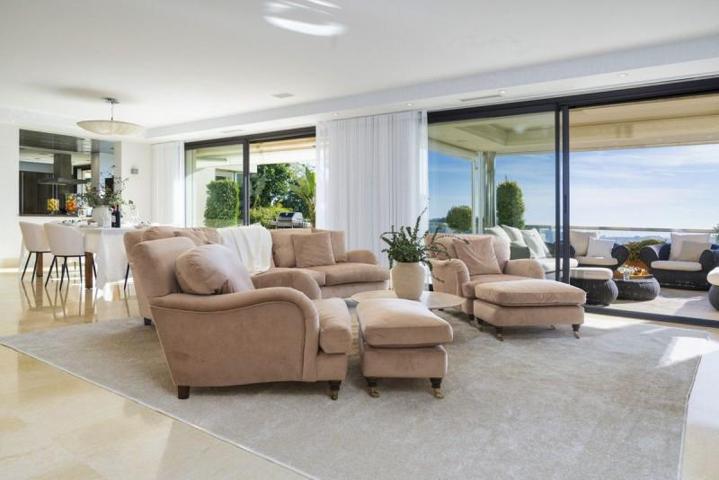 Apartamento en venta en Marbella, Nueva Andalucia photo 0