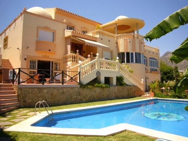 Chalet en venta en Benalmádena, Torrequebrada photo 0