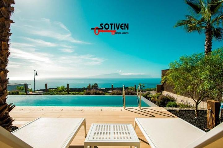 Chalet en venta en Guía de Isora, Abama photo 0