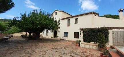 Casa con terreno en venta en Tiana photo 0