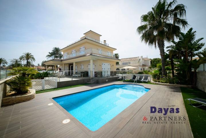 Chalet en venta en Orihuela Costa, La Zenia photo 0