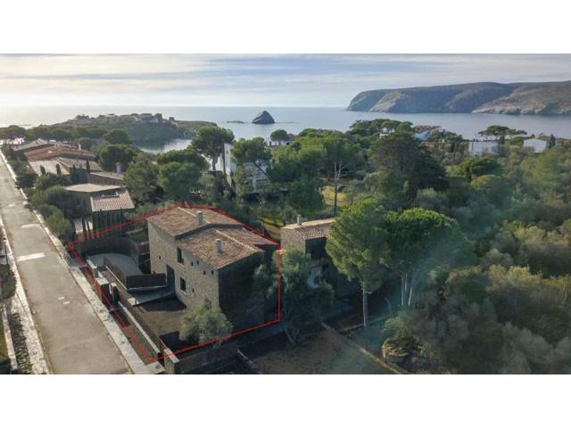 Chalet en venta en Cadaqués photo 0