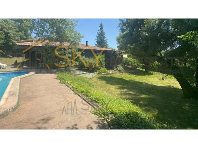 Casa con terreno en venta en Miraflores de la Sierra photo 0