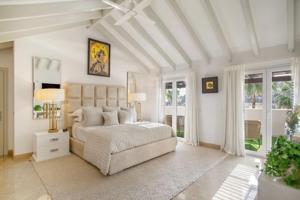 Aticos en venta en Marbella, Nueva Andalucia photo 0