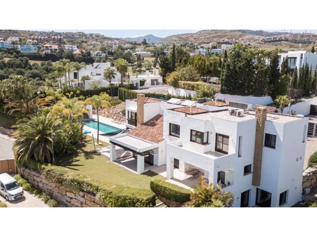 Chalet en venta en Benahavís photo 0