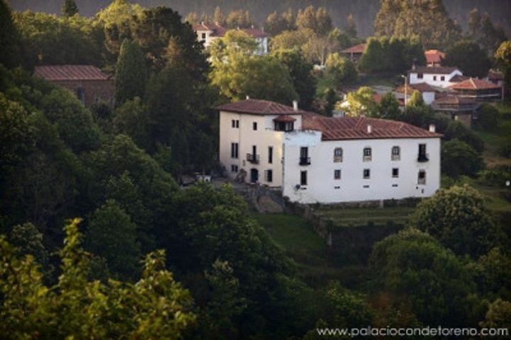 Edificio en venta en Salas, Asturias photo 0