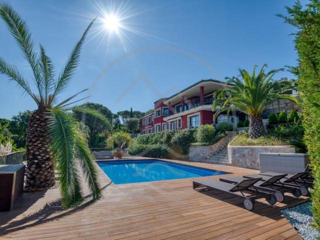 Chalet en venta en Santa Cristina d'Aro photo 0