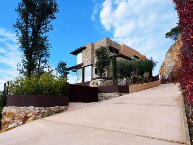 Chalet en venta en Begur photo 0
