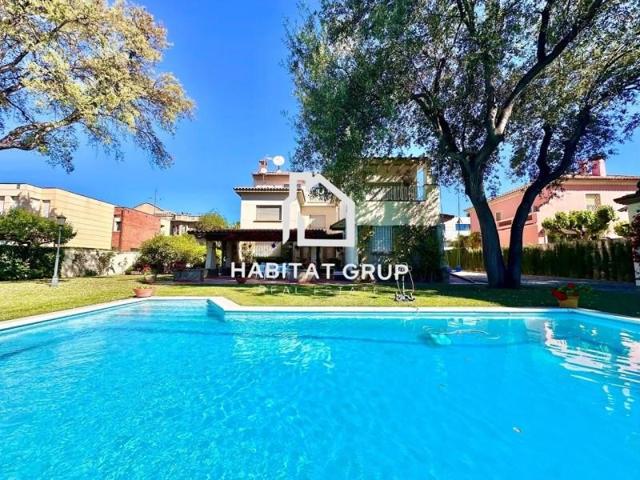 Chalet en venta en Barcelona photo 0