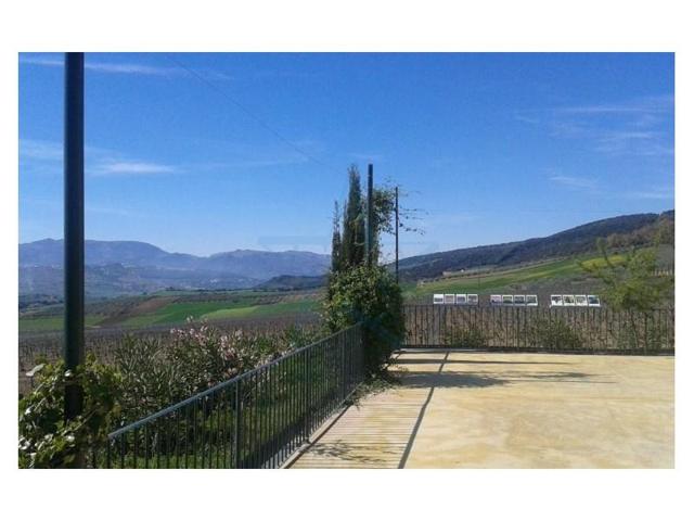 Local comercial en venta en Ronda photo 0