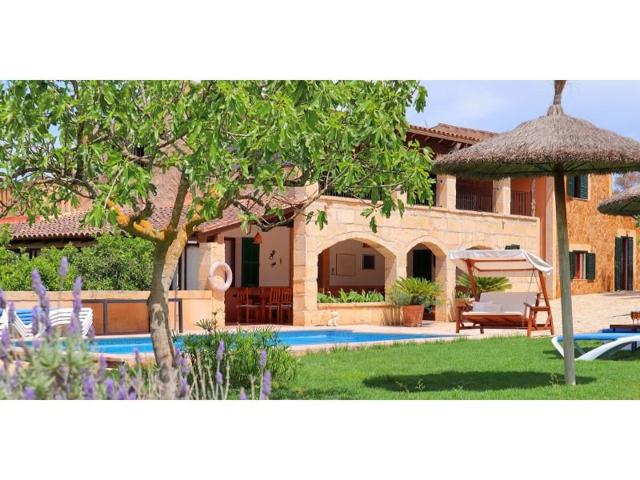 Casa con terreno en venta en Manacor photo 0