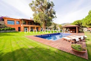 Casa en venta en Cabrera de Mar, Cabrera photo 0