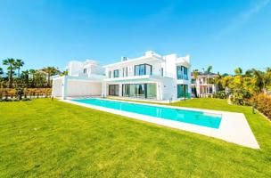 Chalet en venta en Benahavís photo 0