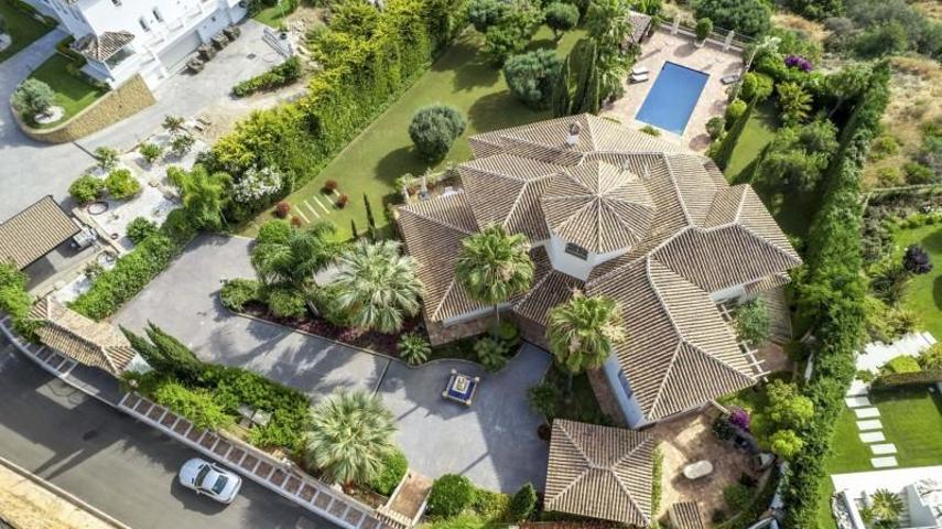 Chalet en venta en Estepona, Estepona photo 0