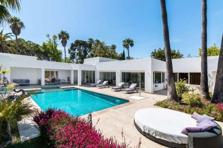 Casa en venta en Estepona, El Paraiso photo 0