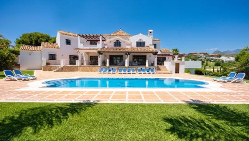 Chalet en venta en Estepona, Estepona photo 0