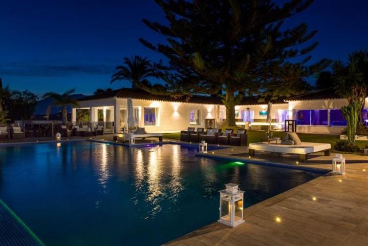 Casa con terreno en venta en Marbella, Este - Marbella Del Este photo 0