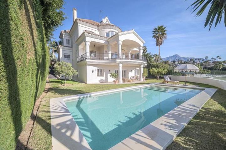 Chalet en venta en Marbella, Nueva Andalucia photo 0