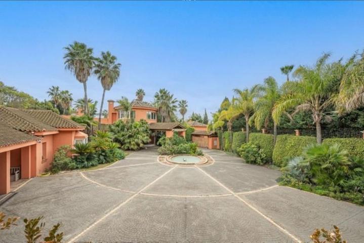 Chalet en venta en Marbella, Marbella photo 0