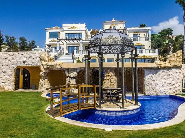 Chalet en venta en Benahavís, Los Flamingos photo 0