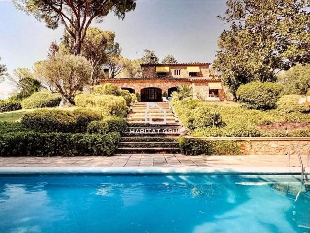 Chalet en venta en Caldes de Malavella photo 0