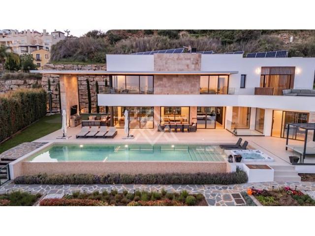 Casa con terreno en venta en Benahavís photo 0