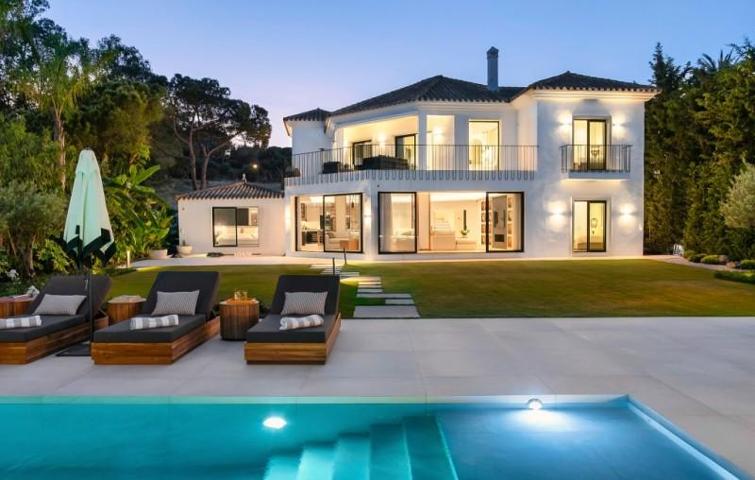 Chalet en venta en Marbella, Nueva Andalucia photo 0