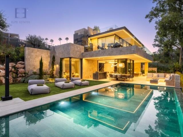 Chalet en venta en Marbella, Nueva Andalucía photo 0