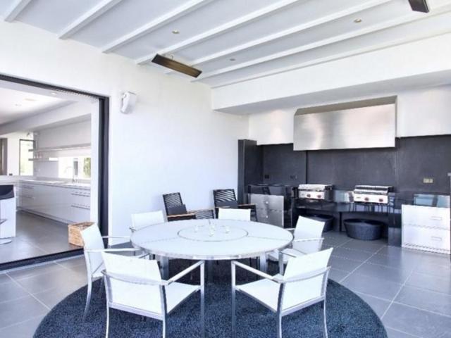 Casa con terreno en venta en Benahavís photo 0