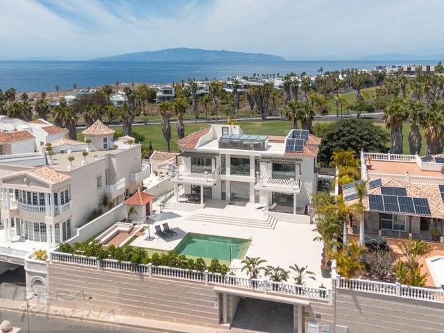 Chalet en venta en Adeje photo 0