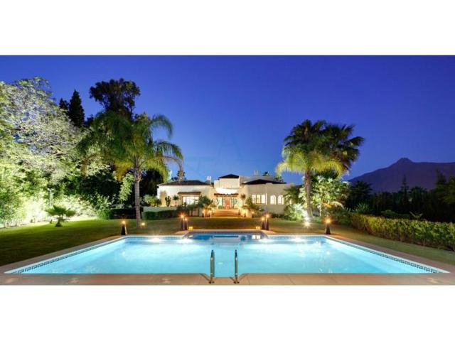 Chalet en venta en Marbella, Nueva Andalucía photo 0