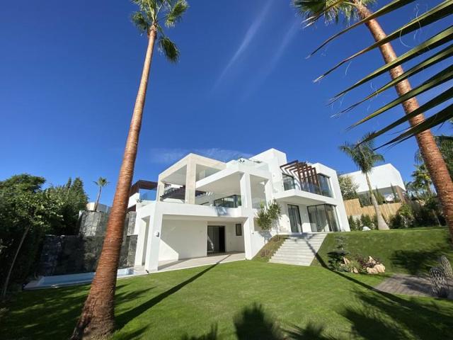 Chalet en venta en Benahavís, Los Flamingos photo 0