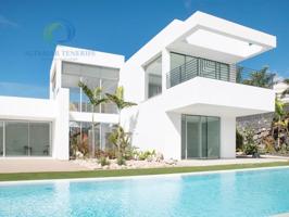 Chalet en venta en Adeje photo 0