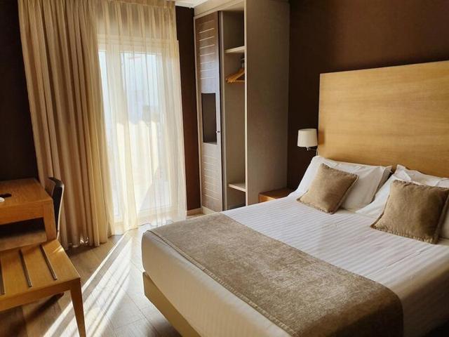 Local comercial en venta en Girona photo 0