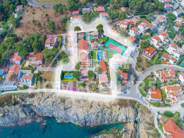 Edificio en venta en Llançà photo 0