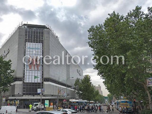 Local comercial en venta en Madrid photo 0