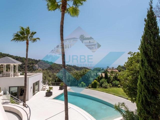 Chalet en venta en Benahavís, El Madroñal photo 0