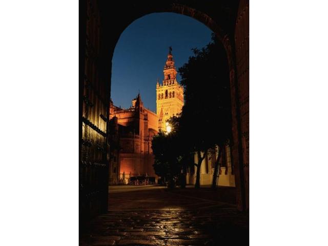 Edificio en venta en Sevilla photo 0