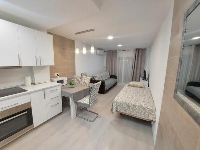 Estudio en alquiler en Torrevieja, Playa del cura photo 0