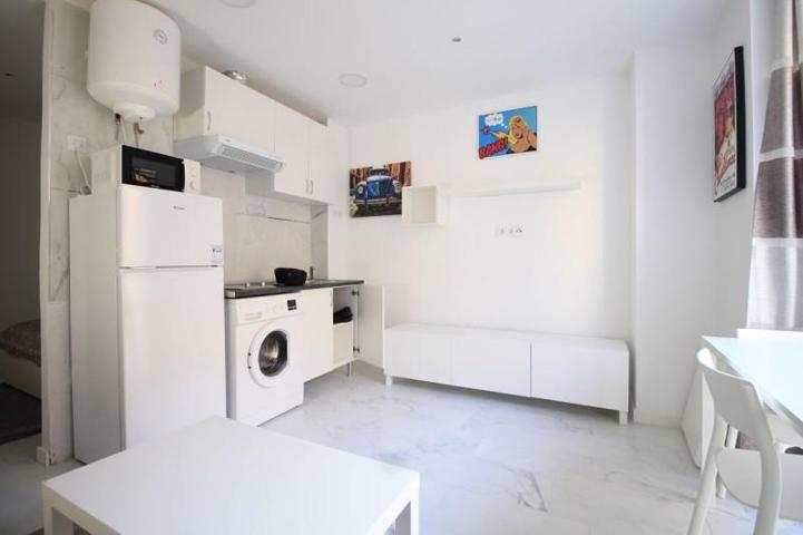 Estudio en alquiler en Madrid, Usera - Almendrales photo 0