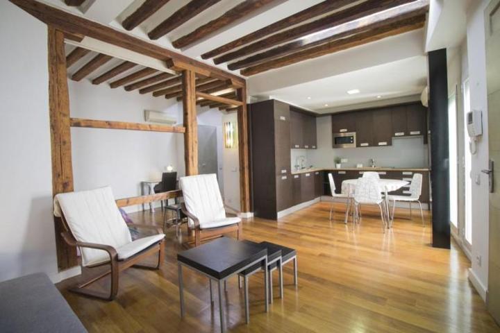 Estudio en alquiler en Madrid, Centro - Cortes photo 0