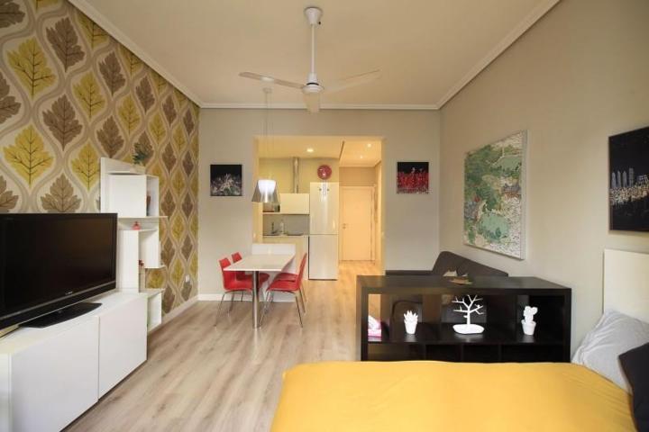 Estudio en alquiler en Madrid, Centro - Cortes photo 0