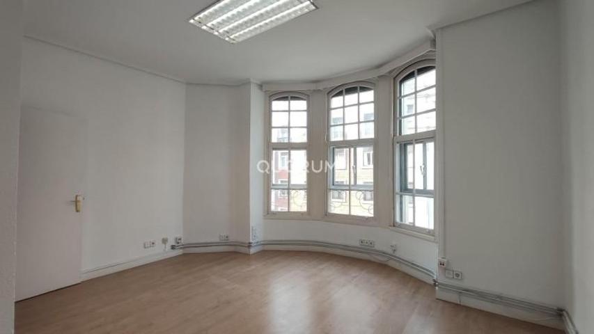 Oficina en alquiler en Bilbao, Abando photo 0