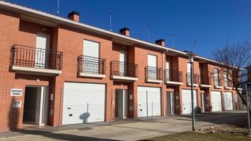 Chalet en venta en Mucientes, Castilla y leon photo 0