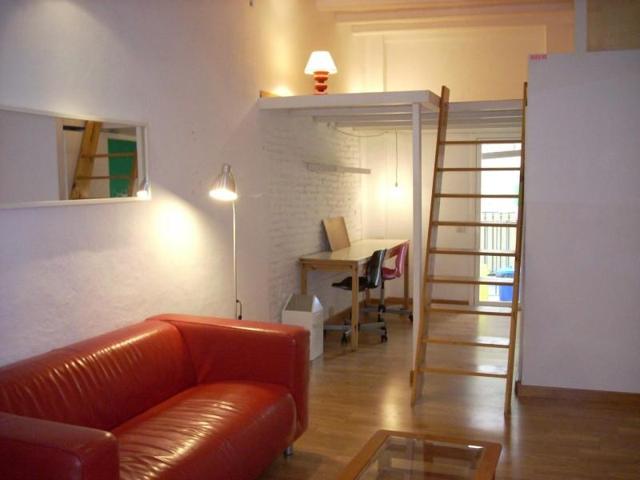 Estudio en venta en Barcelona, El Raval photo 0
