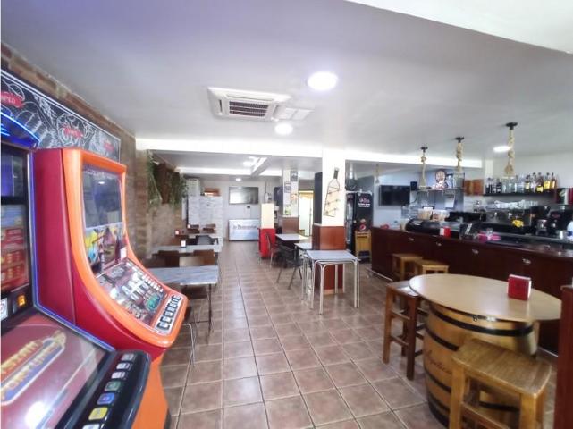 Local comercial en venta en Montornès del Vallès photo 0