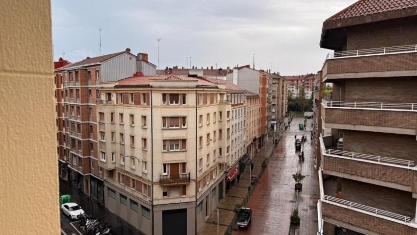 Piso en venta en Vitoria-Gasteiz, Zaramaga photo 0